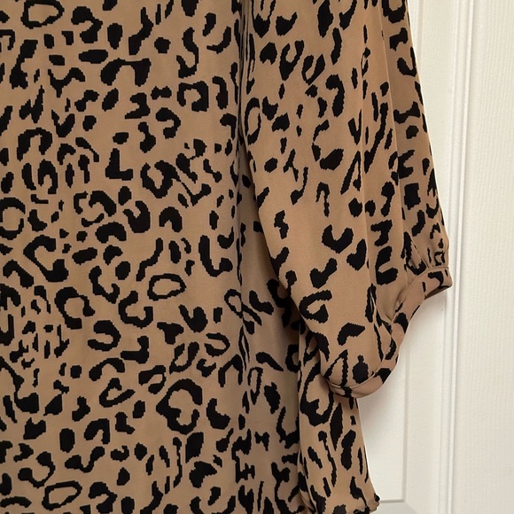 This is a Covington Woman animal print blouse. Size 2X. - Picture 3 of 3